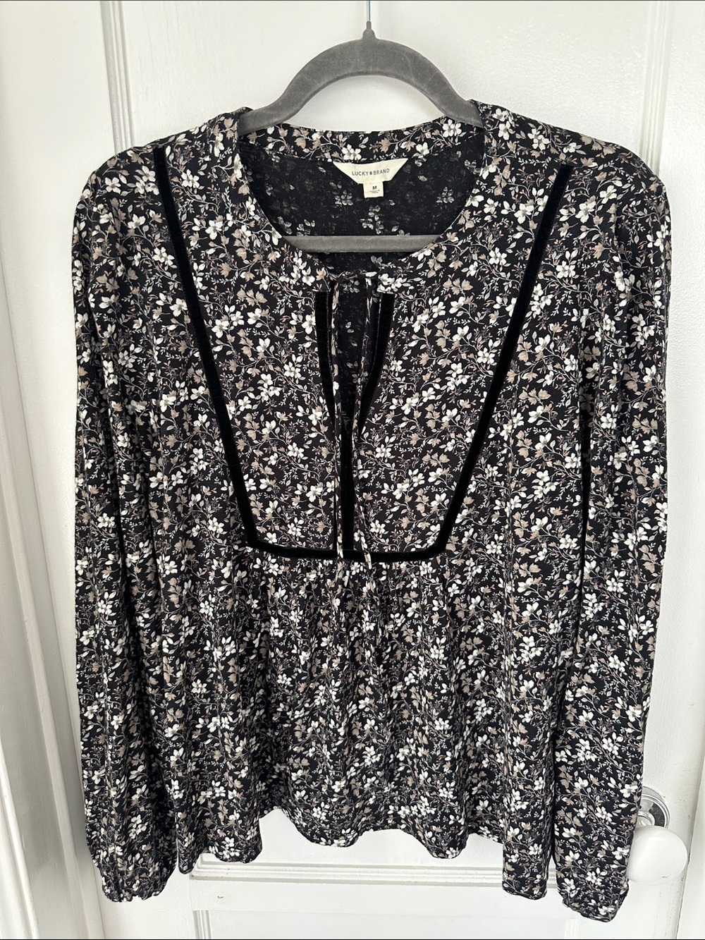 Lucky Brand Black Floral Velvet Trim Peasant Top Size Medium